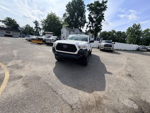Used 2019 Toyota Tacoma SR RWD image 2