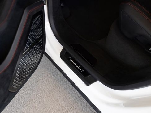 Used 2023 Lamborghini Urus Performante AWD/4WD image 47