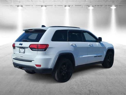 Used 2018 Jeep Grand Cherokee Laredo AWD/4WD image 8