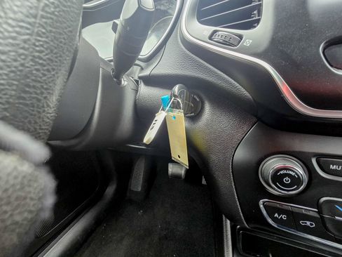 Used 2019 Jeep Cherokee Latitude w/ Popular Appearance Group image 35