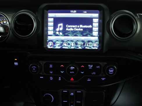 Used 2023 Jeep Wrangler Sahara image 23