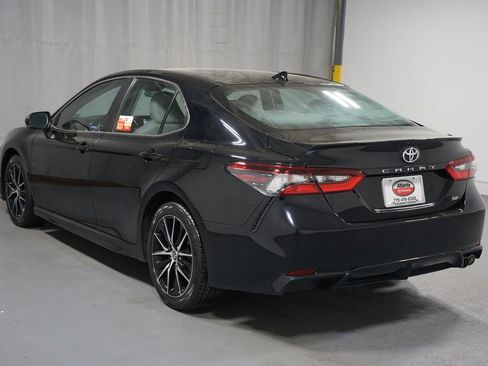 Used 2023 Toyota Camry SE image 6
