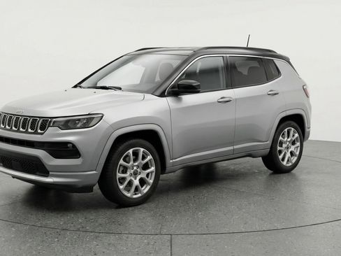 Used 2025 Jeep Compass Limited image 3