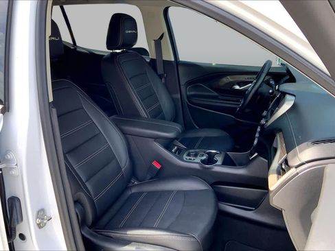 Used 2024 GMC Terrain Denali w/ Denali Premium Package AWD/4WD image 9