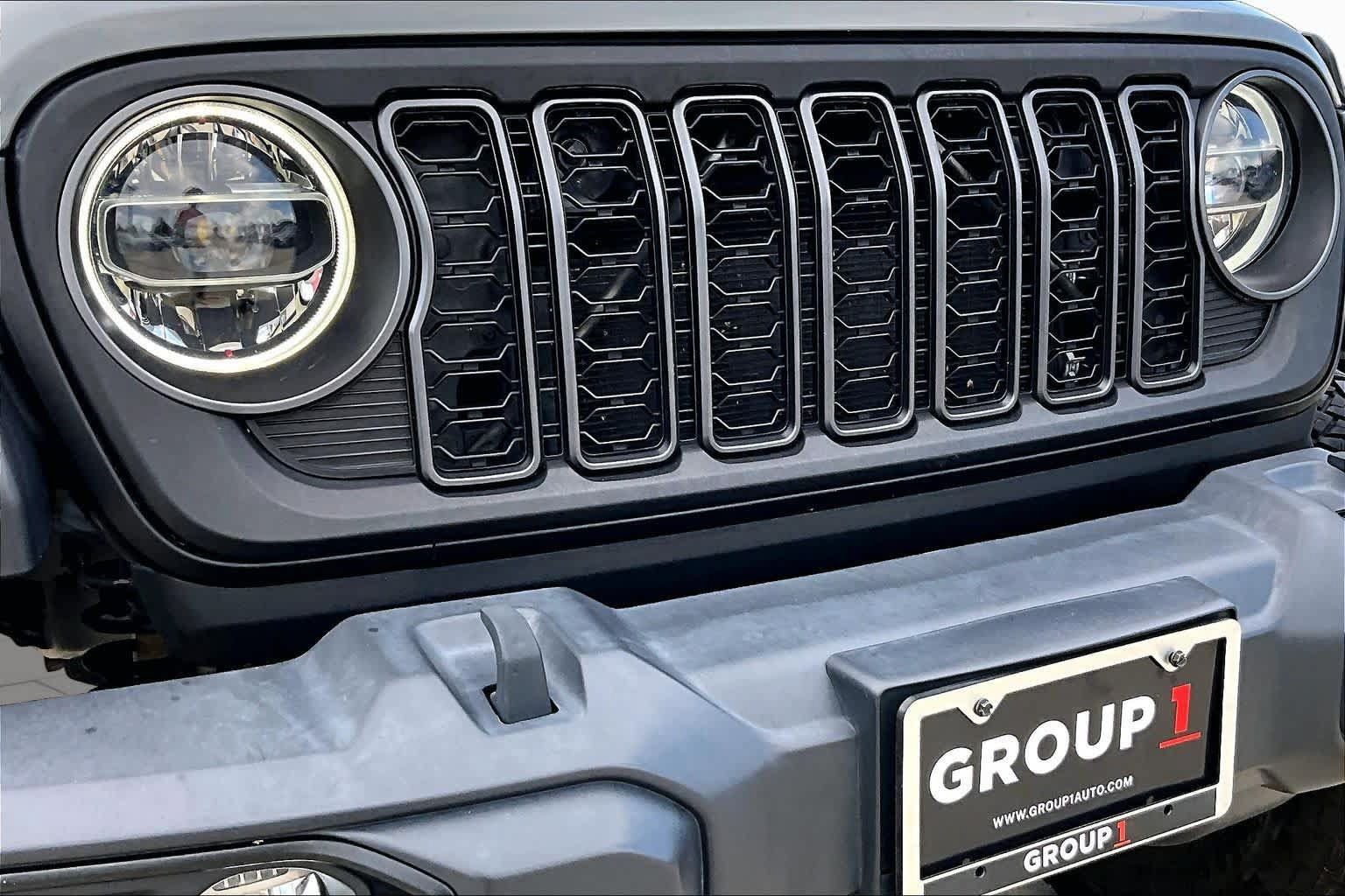 Used 2020 Jeep Wrangler Unlimited Sahara AWD/4WD image 30