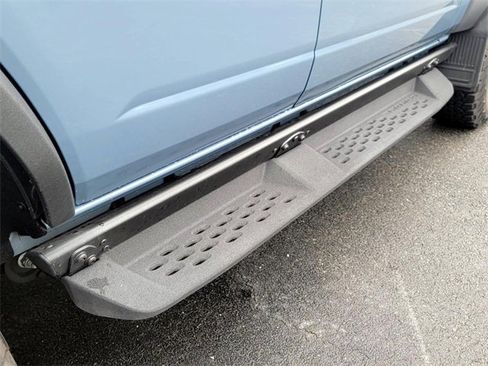 Used 2025 Ford Bronco Badlands image 9