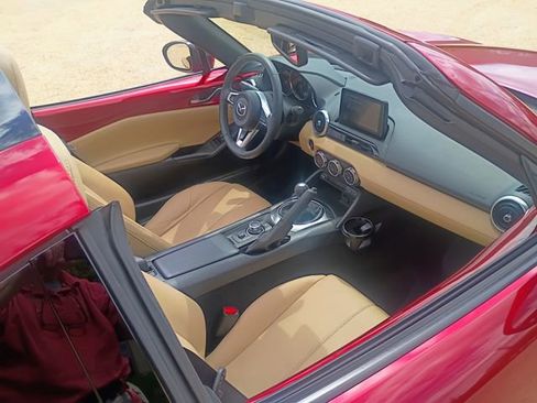 Used 2020 MAZDA MX-5 Miata RF Grand Touring RWD image 39
