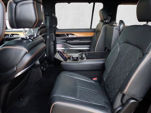 Used 2022 Jeep Grand Wagoneer Series III AWD/4WD image 10