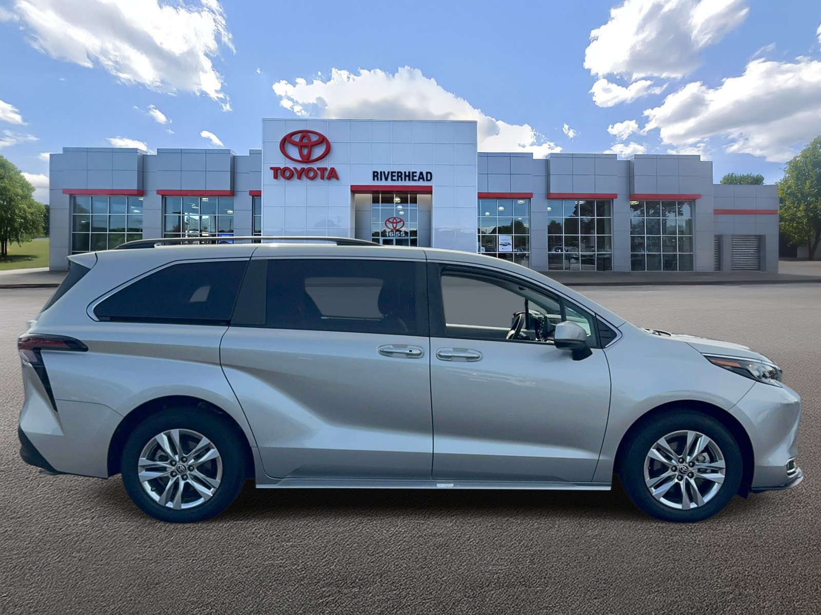 Certified 2024 Toyota Sienna XLE w/ XLE Plus Package AWD/4WD image 5