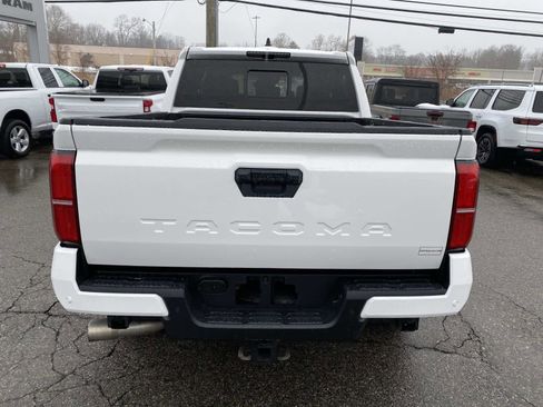 Used 2024 Toyota Tacoma TRD Off-Road w/ TRD Off Road Upgrade Package image 4