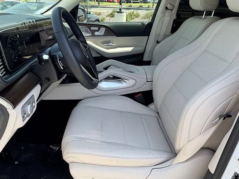 Used 2025 Mercedes-Benz GLS 450 4MATIC image 19