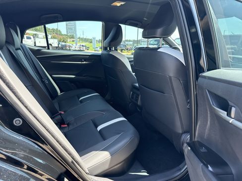 Used 2025 Toyota Camry SE w/ Convenience Package FWD image 17