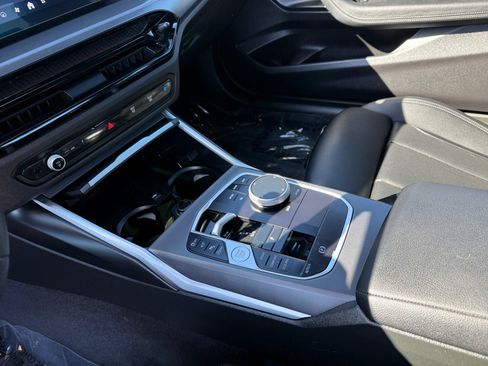 Used 2025 BMW 230i Coupe w/ Convenience Package RWD image 13