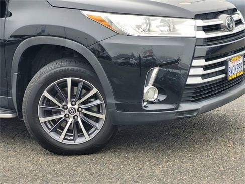 Used 2019 Toyota Highlander image 9