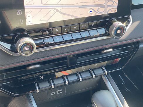 Used 2024 Chevrolet Colorado Z71 w/ Z71 Convenience Package 2 image 18