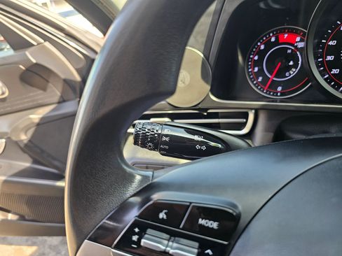 Used 2023 Hyundai Elantra SE image 17