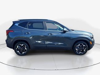 Used 2024 Kia Seltos EX AWD/4WD video 3