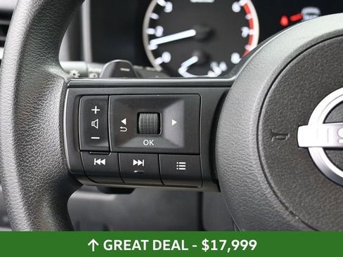 Used 2024 Nissan Rogue SV image 32