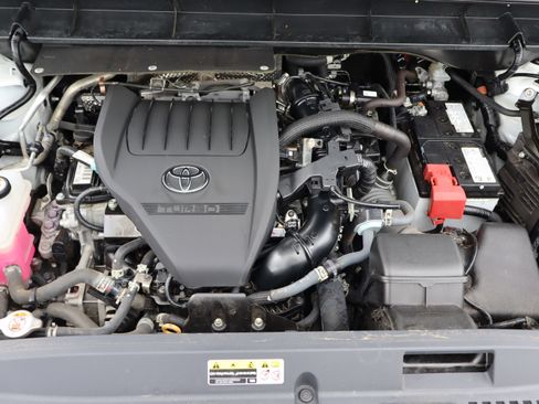 Used 2024 Toyota Highlander XLE AWD/4WD image 45