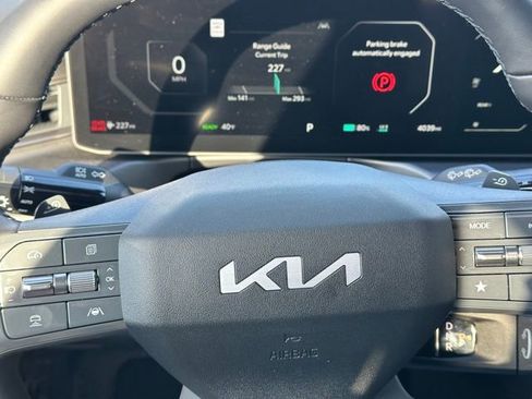 Used 2024 Kia EV9 Wind image 35