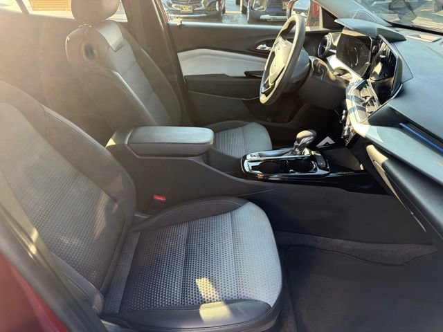 Used 2024 Chevrolet Trax LT FWD image 21