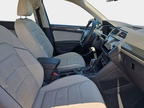 Used 2018 Volkswagen Tiguan SEL Premium AWD/4WD image 12