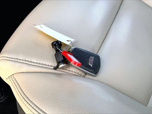Used 2017 Cadillac XT5 FWD image 13