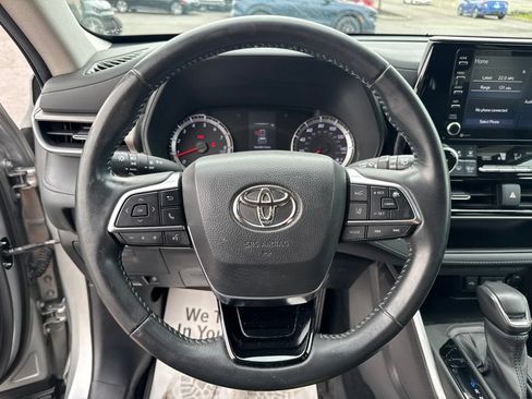Used 2021 Toyota Highlander LE AWD/4WD image 15