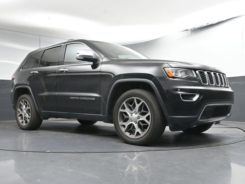 Used 2020 Jeep Grand Cherokee Limited w/ Luxury Group II image 24