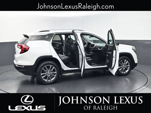 Used 2022 GMC Terrain SLT w/ Infotainment Package II FWD image 32