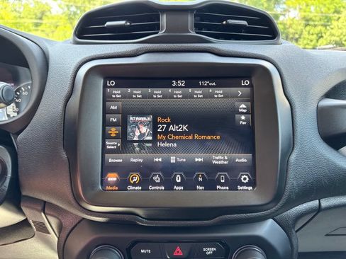Used 2022 Jeep Renegade Latitude w/ Convenience Group AWD/4WD image 15