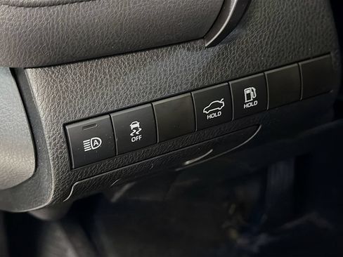Used 2020 Toyota Camry XLE FWD image 10