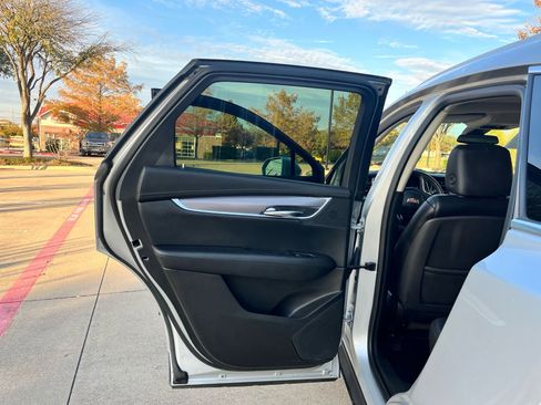 Used 2017 Cadillac XT5 Luxury w/ Driver Awareness Package image 23