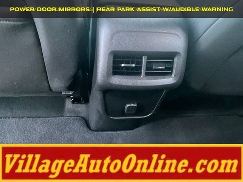 Used 2018 Chevrolet Equinox LT image 23