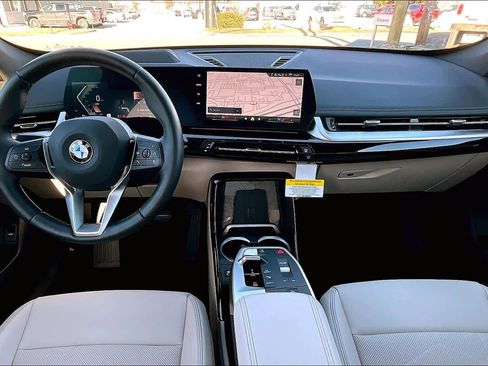 Used 2025 BMW X1 xDrive28i w/ Technology Package image 16