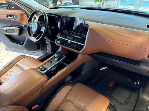 Used 2023 Nissan Pathfinder Platinum image 27