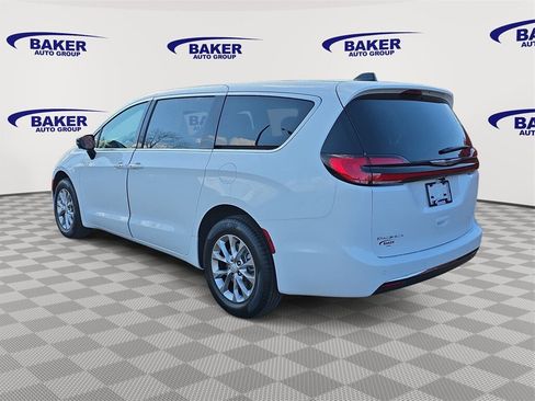 New 2026 Chrysler Pacifica Select image 5