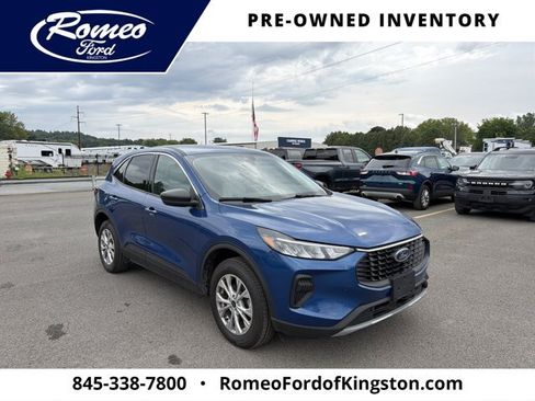 Certified 2023 Ford Escape Active AWD/4WD image 2