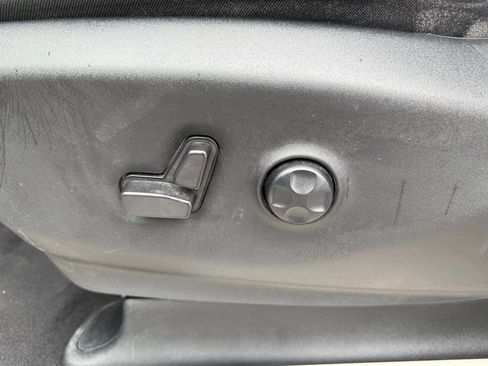 Used 2023 Chrysler Pacifica Touring-L FWD image 21