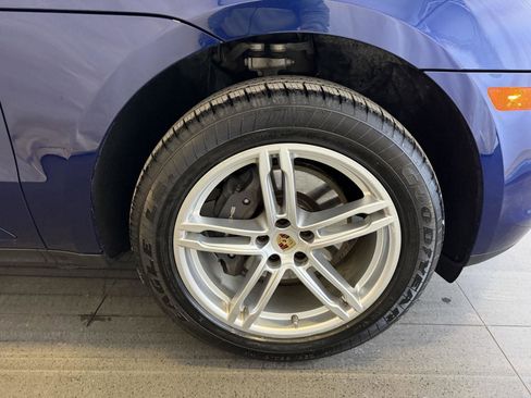 Certified 2024 Porsche Macan image 13