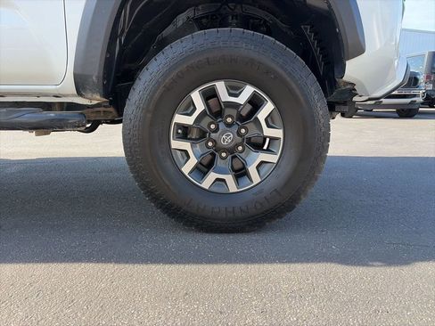 Used 2017 Toyota Tacoma TRD Off-Road w/ Tow Package image 9