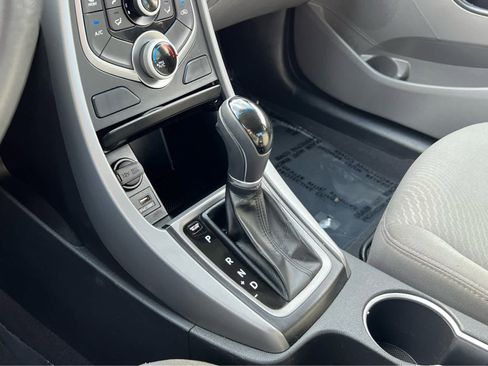 Used 2016 Hyundai Elantra SE image 36