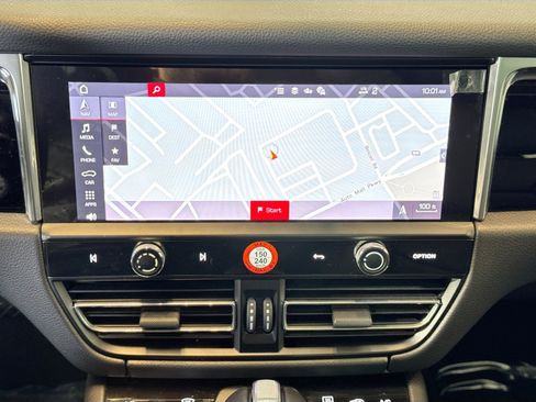 Used 2025 Porsche Macan w/ Premium Package Plus image 15