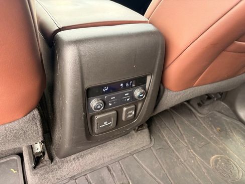 Used 2019 Buick Enclave Avenir FWD image 29