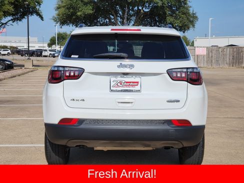 Used 2023 Jeep Compass Latitude AWD/4WD image 5