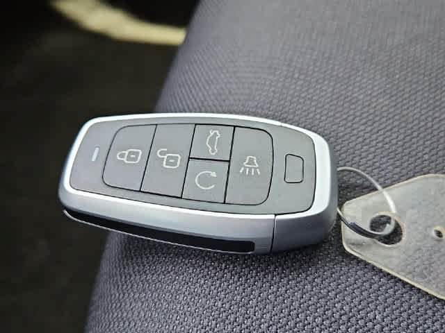 Used 2025 Toyota Corolla Cross LE FWD image 28