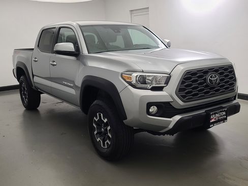 Used 2023 Toyota Tacoma TRD Sport image 2