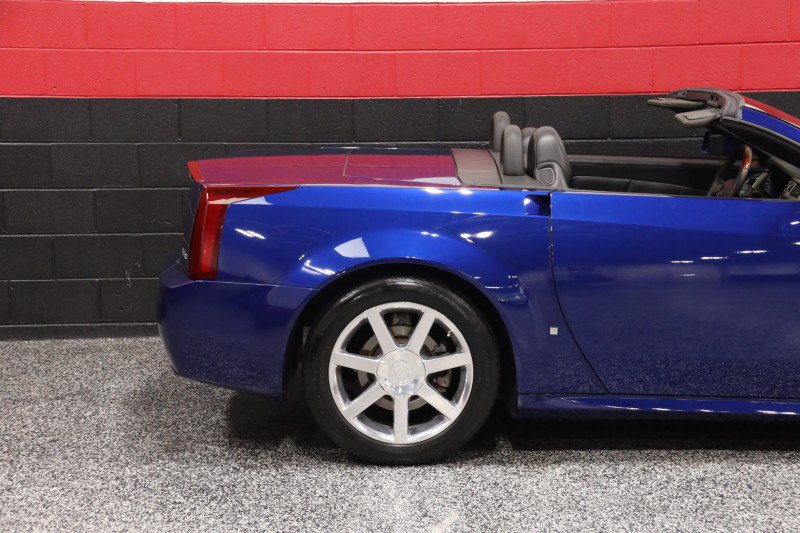 Used 2006 Cadillac XLR RWD image 5