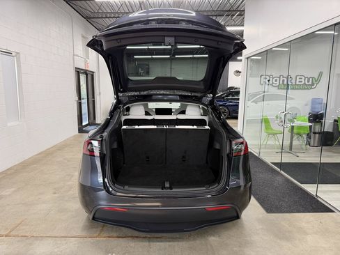 Used 2024 Tesla Model Y Long Range AWD/4WD image 17