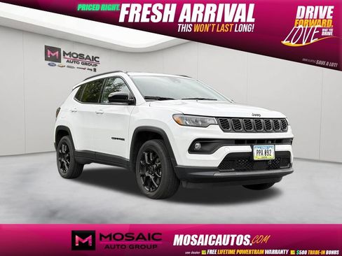 Used 2025 Jeep Compass Latitude w/ Convenience Group AWD/4WD image 1